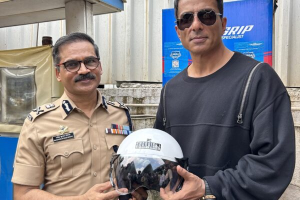 MTV Roadies - Karm Ya Kaand Champions Road Safety with Maharashtra Highway Traffic Police; distributes helmets to riders